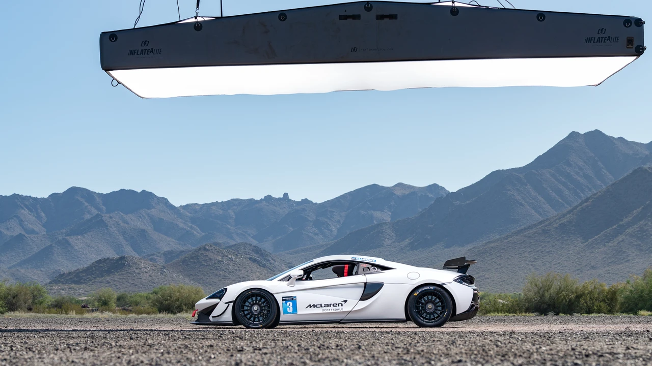 2017 McLaren - Image 13 of 31