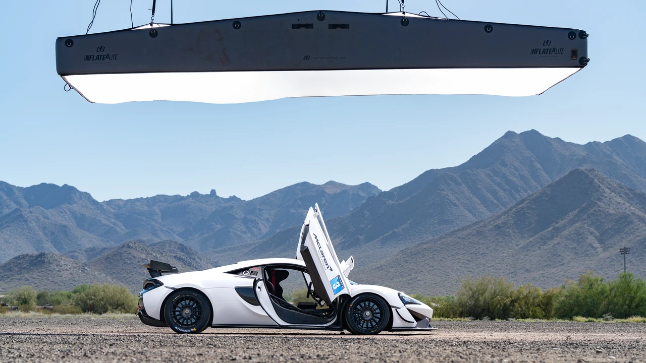 2017 McLaren - Image 15 of 31