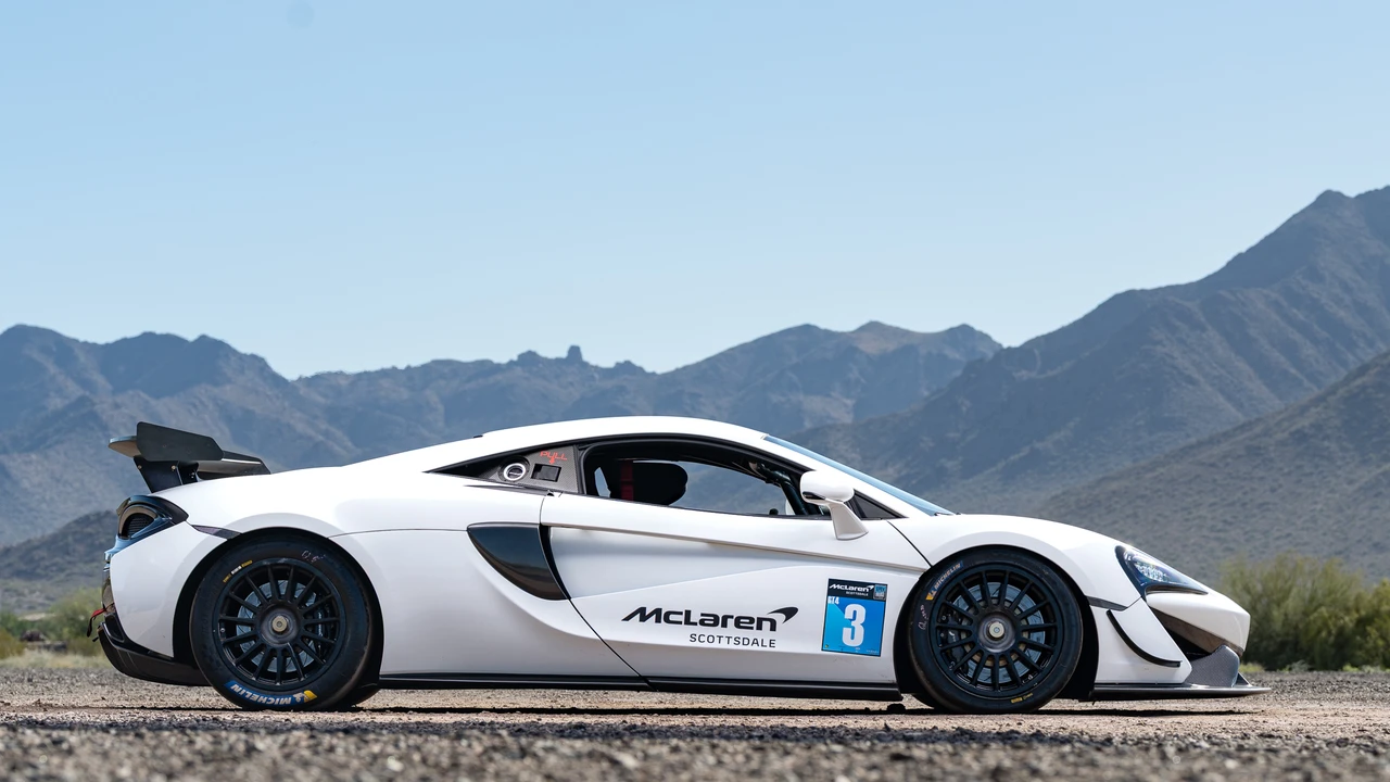 2017 McLaren - Image 16 of 31