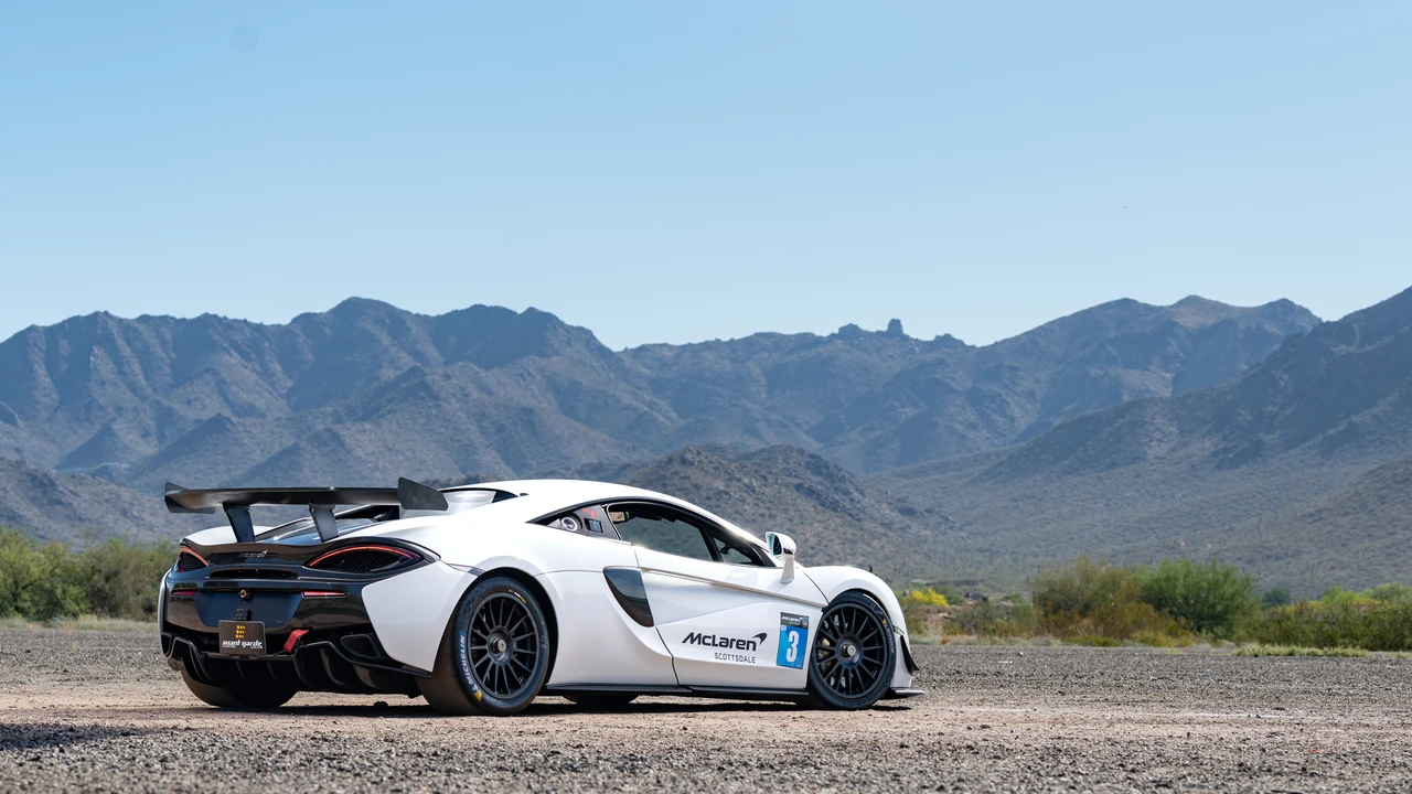 2017 McLaren - Image 17 of 31