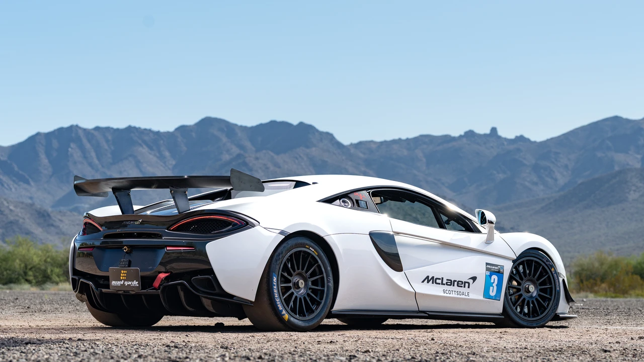 2017 McLaren - Image 18 of 31