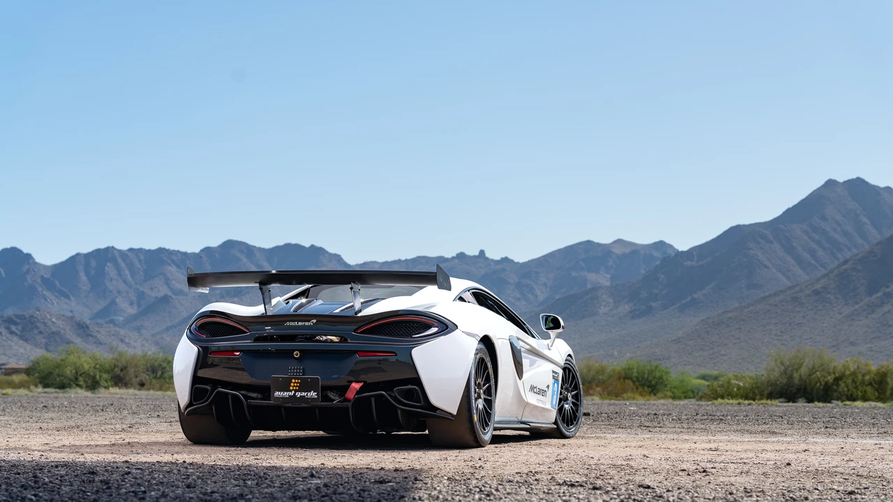 2017 McLaren - Image 20 of 31