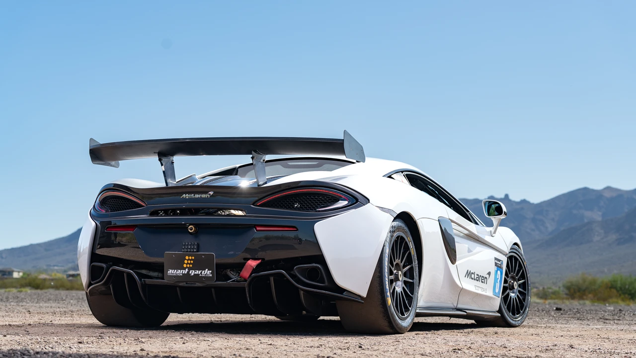 2017 McLaren - Image 21 of 31