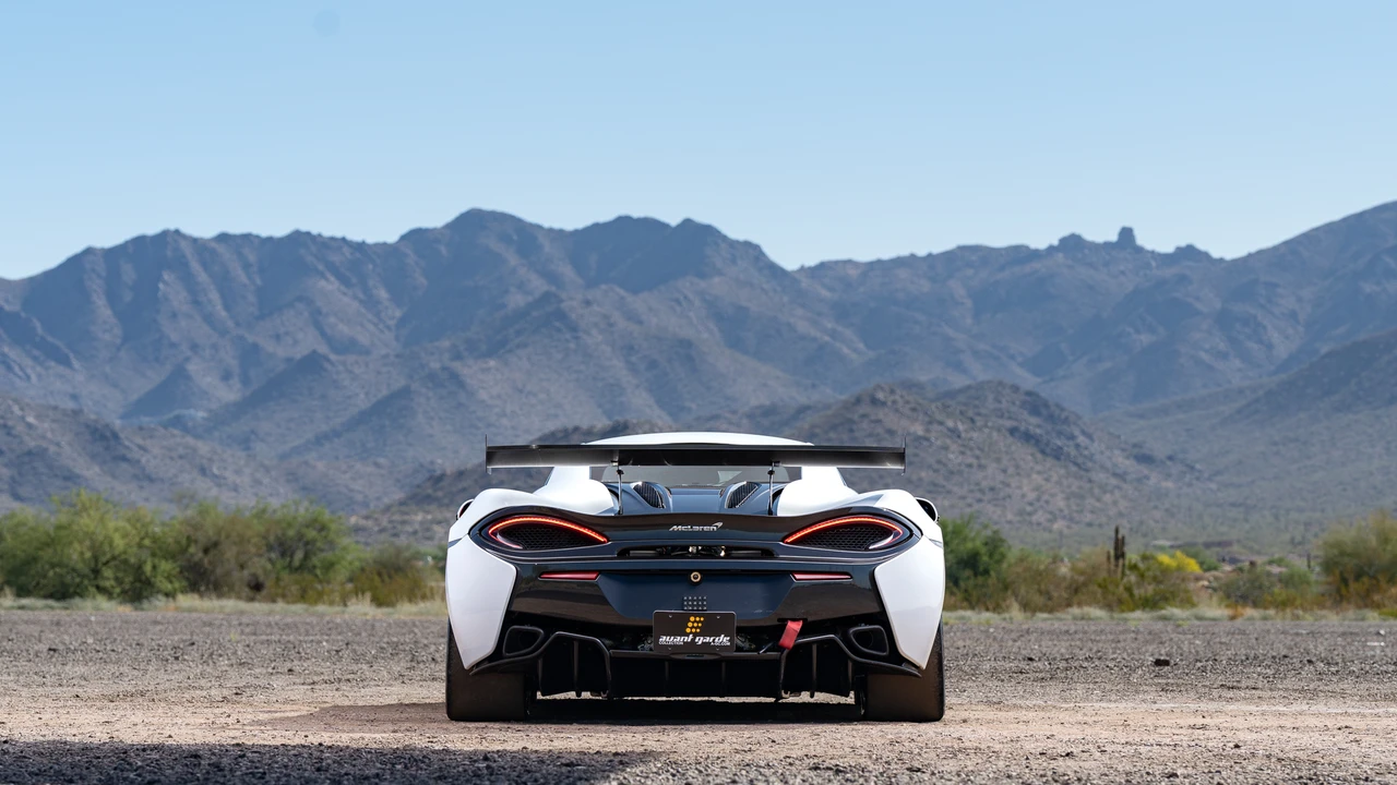 2017 McLaren - Image 22 of 31