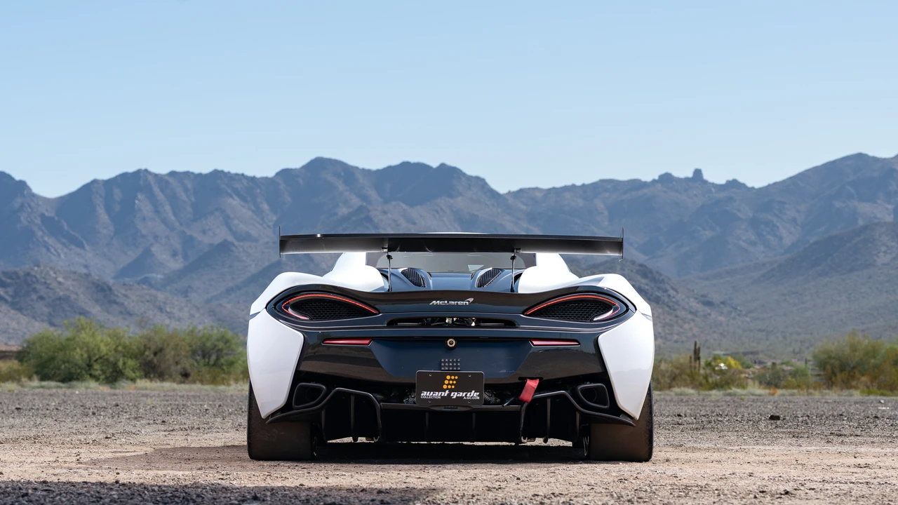 2017 McLaren - Image 23 of 31