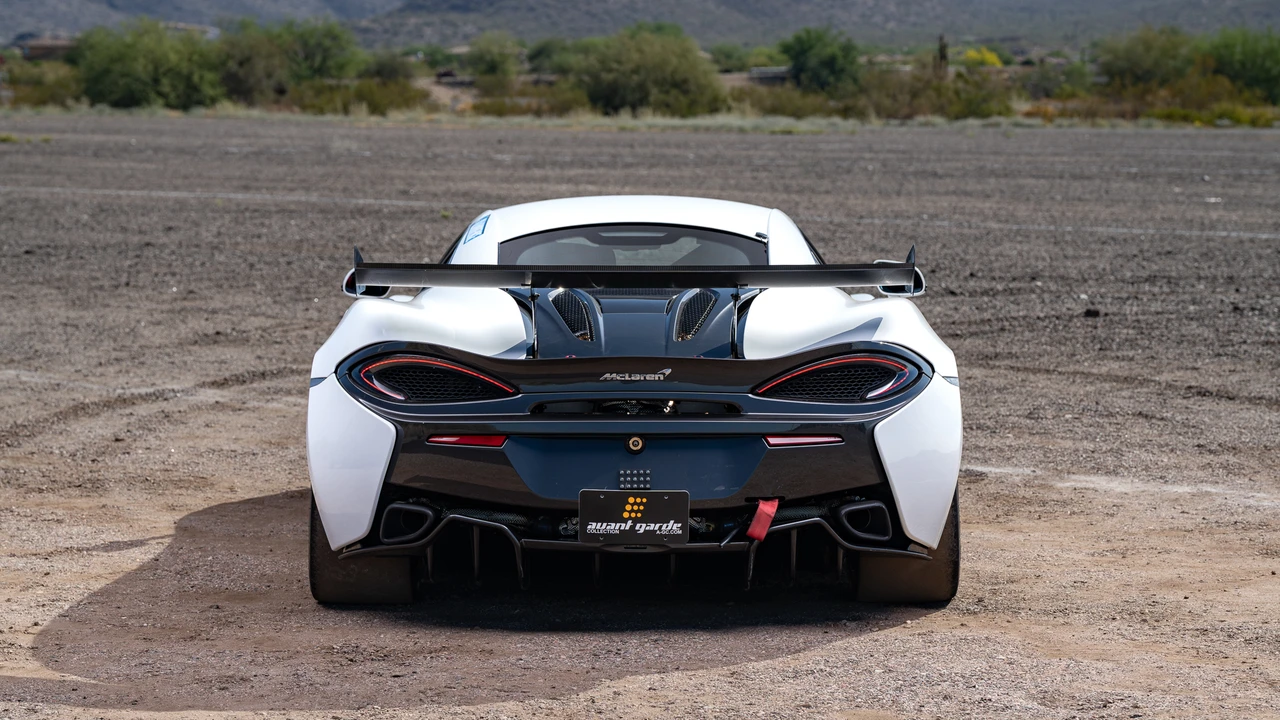 2017 McLaren - Image 25 of 31