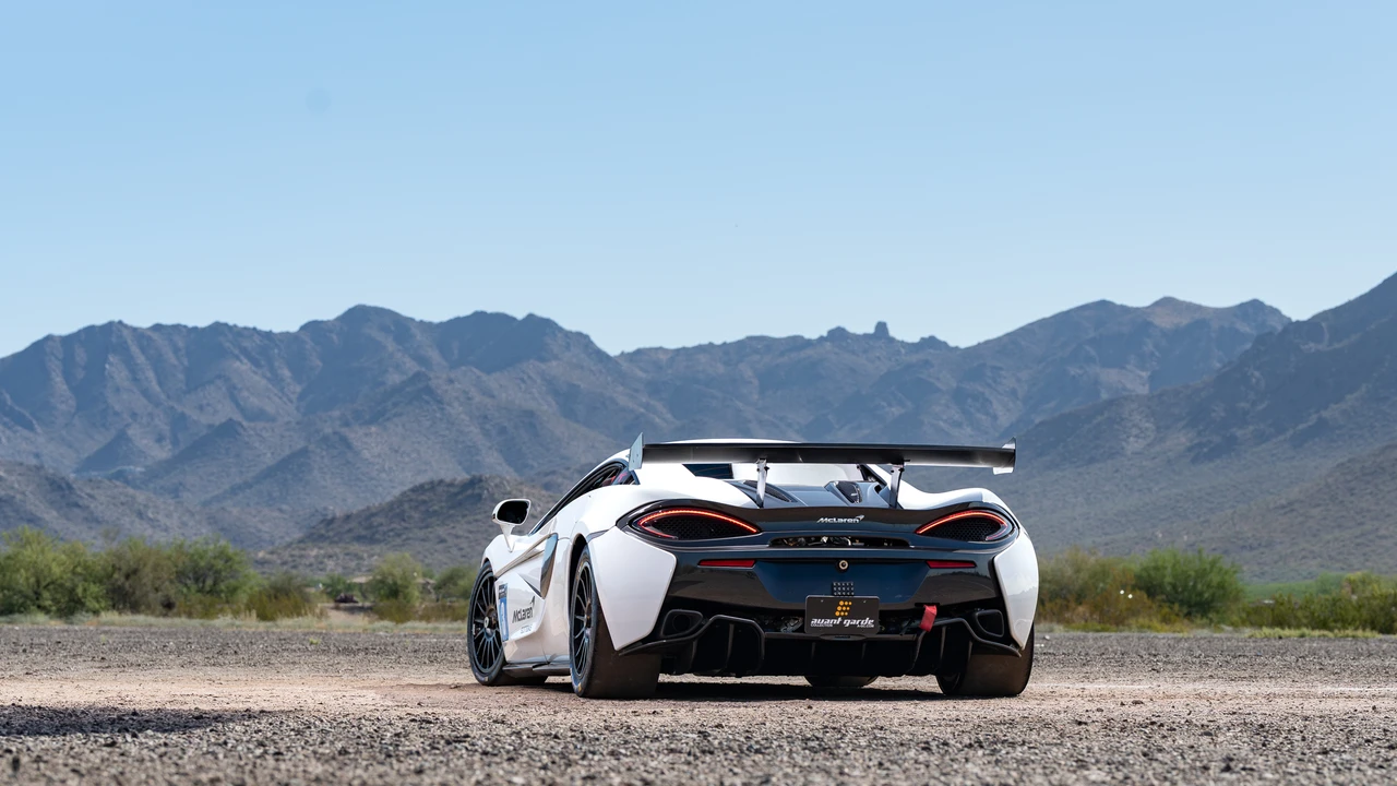 2017 McLaren - Image 26 of 31