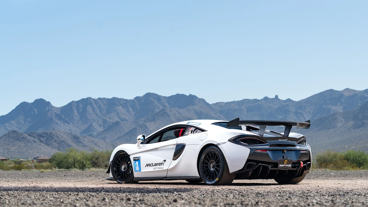 2017 McLaren - Image 29 of 31