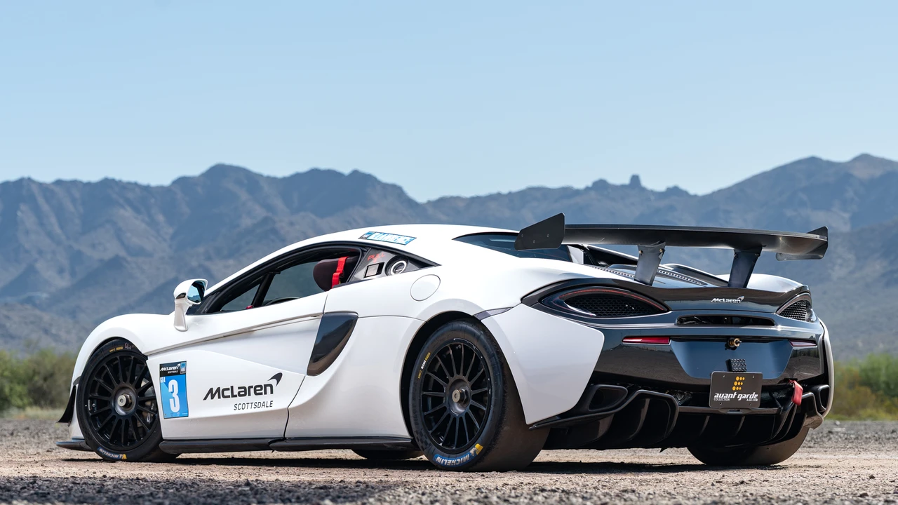 2017 McLaren - Image 30 of 31