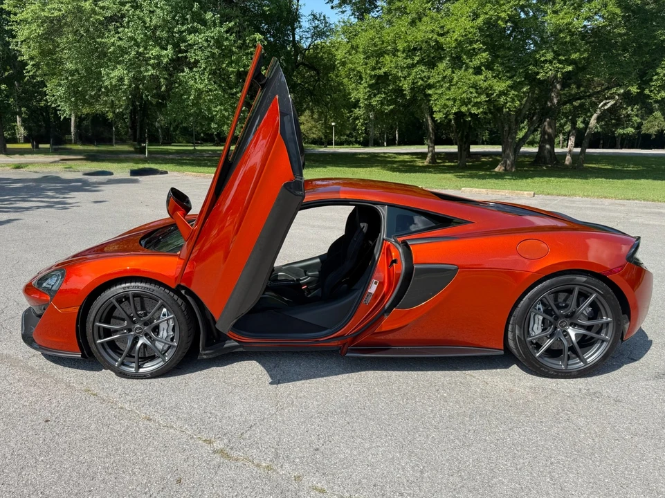 2017 McLaren 570S - Image 8 of 12