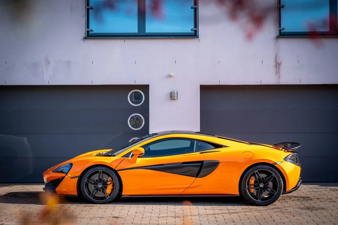 2017 McLaren 570S - Image 9 of 31
