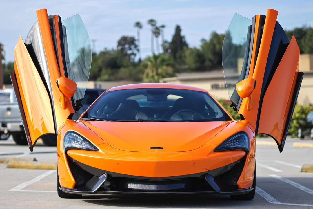2017 McLaren 570S - Image 2 of 7