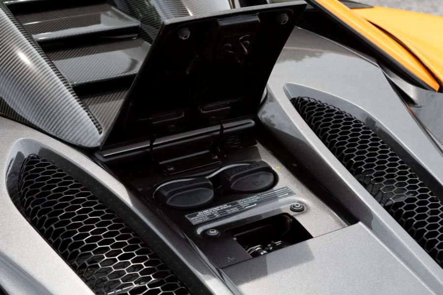 2017 McLaren 570S - Image 7 of 31