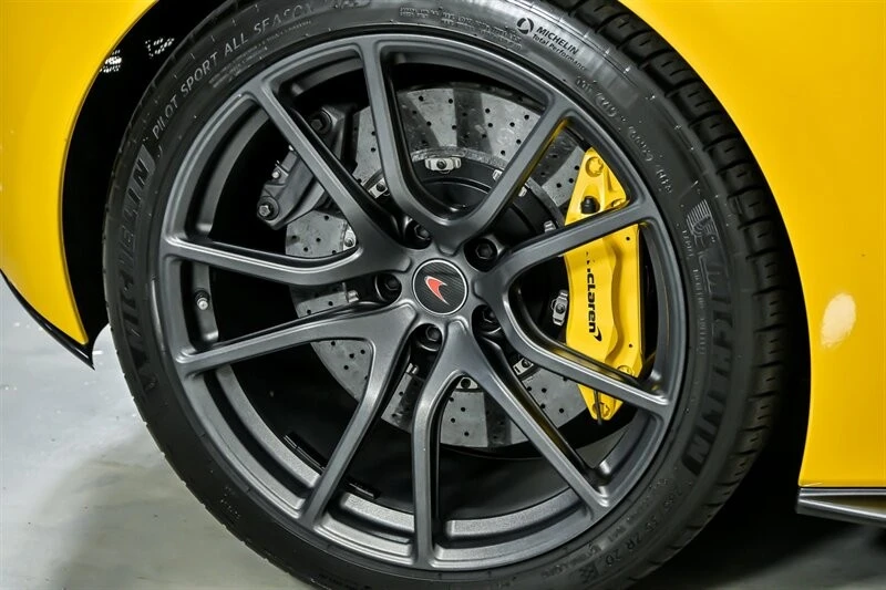 2017 McLaren 570S - Image 16 of 21
