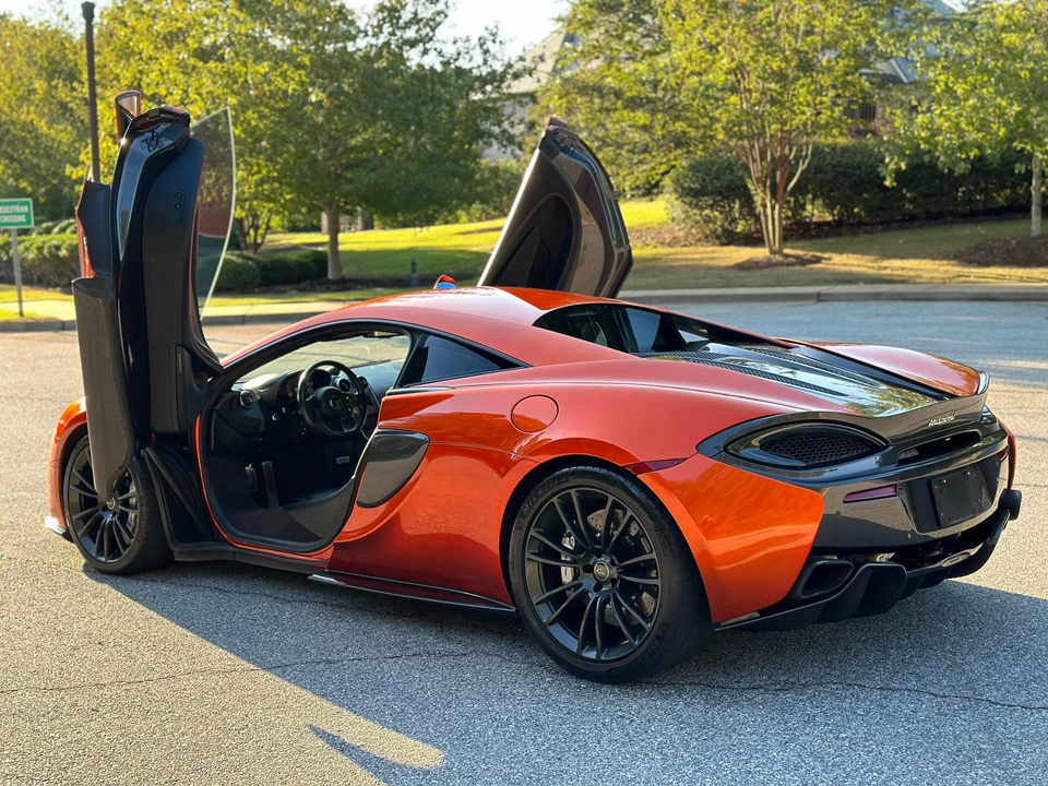 2017 McLaren 570S - Image 17 of 31