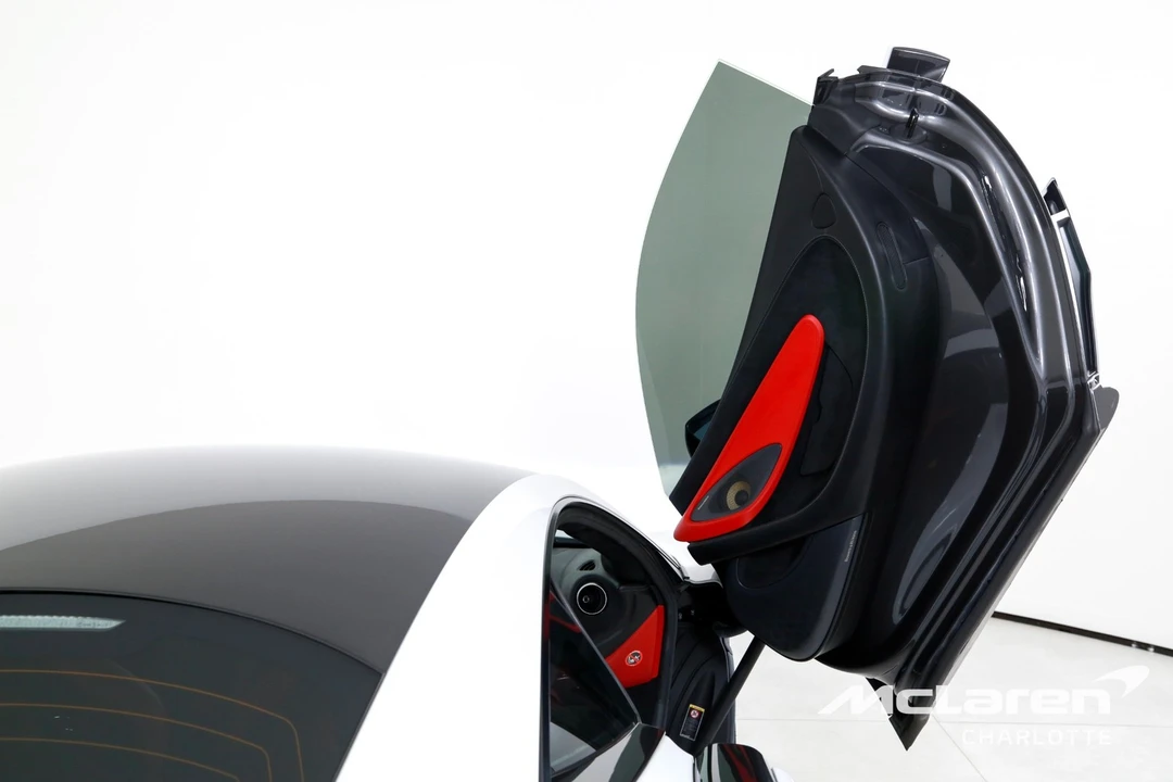 2017 McLaren 570S - Image 18 of 30