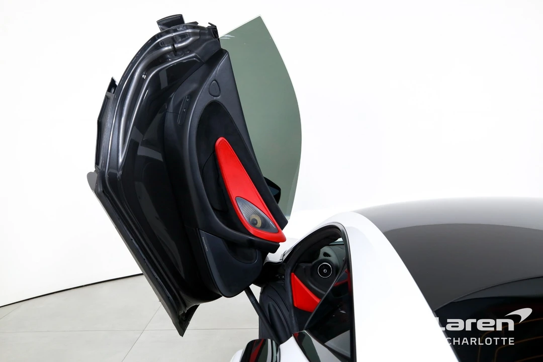 2017 McLaren 570S - Image 11 of 30