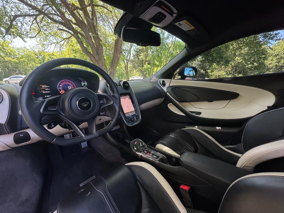2017 McLaren 570S - Image 18 of 21