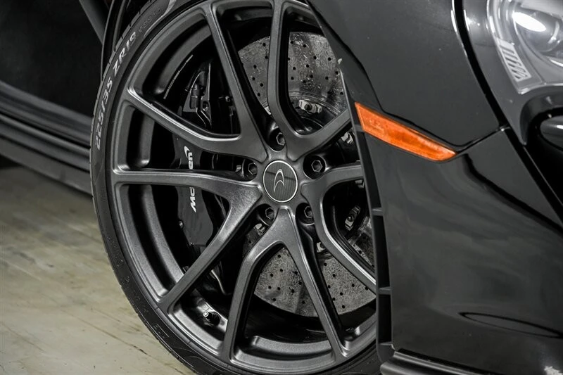 2017 McLaren 570S - Image 3 of 31