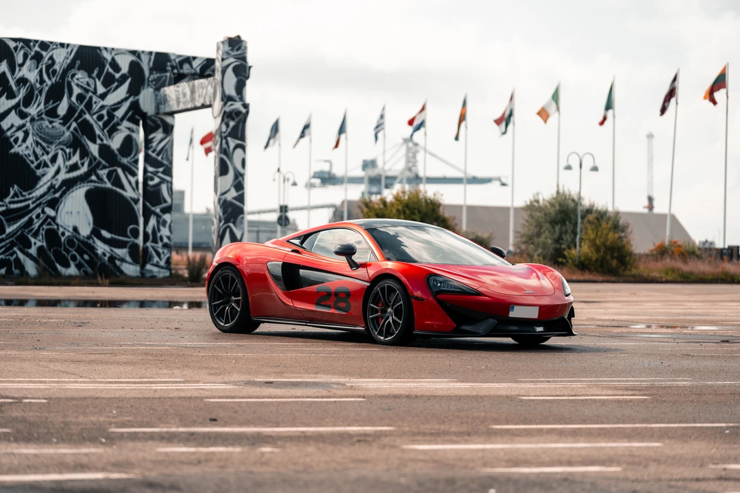 2017 McLaren 570S - Image 3 of 31