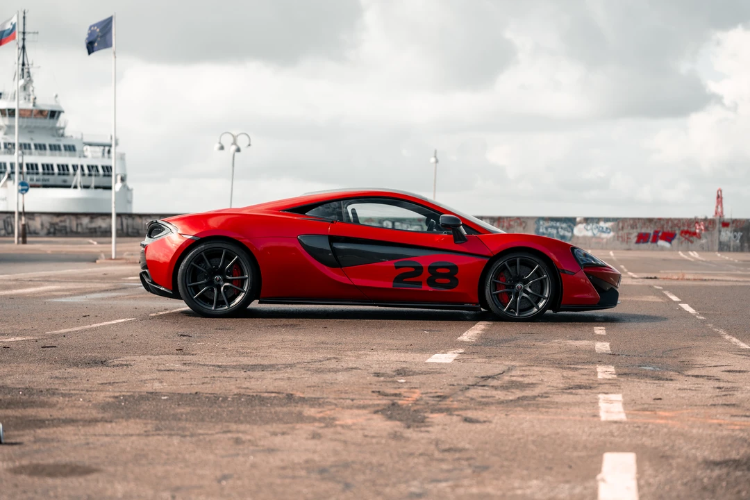 2017 McLaren 570S - Image 4 of 31