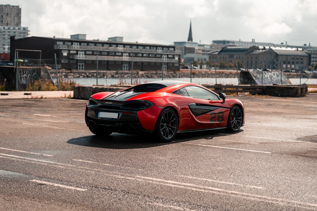 2017 McLaren 570S - Image 5 of 31