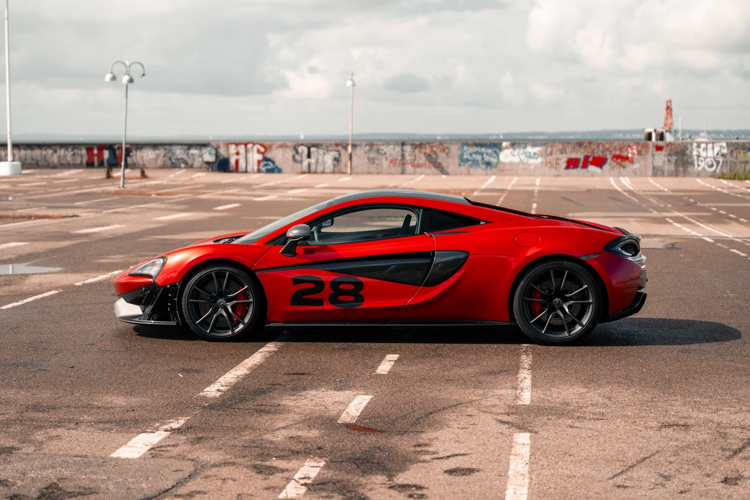 2017 McLaren 570S - Image 8 of 31