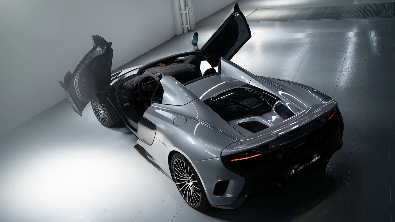 2017 McLaren 675LT Spider - Image 13 of 31