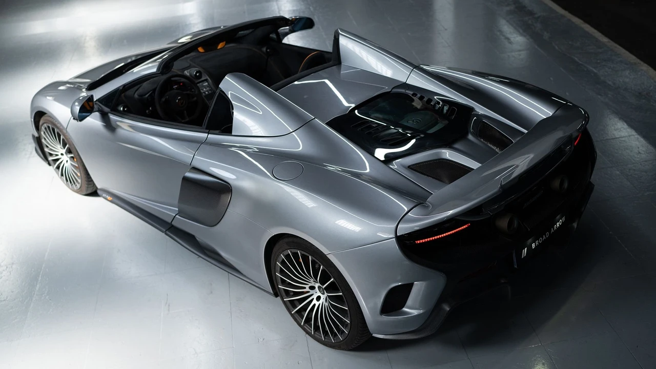 2017 McLaren 675LT Spider - Image 10 of 31