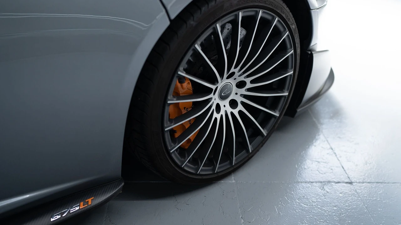 2017 McLaren 675LT Spider - Image 21 of 31