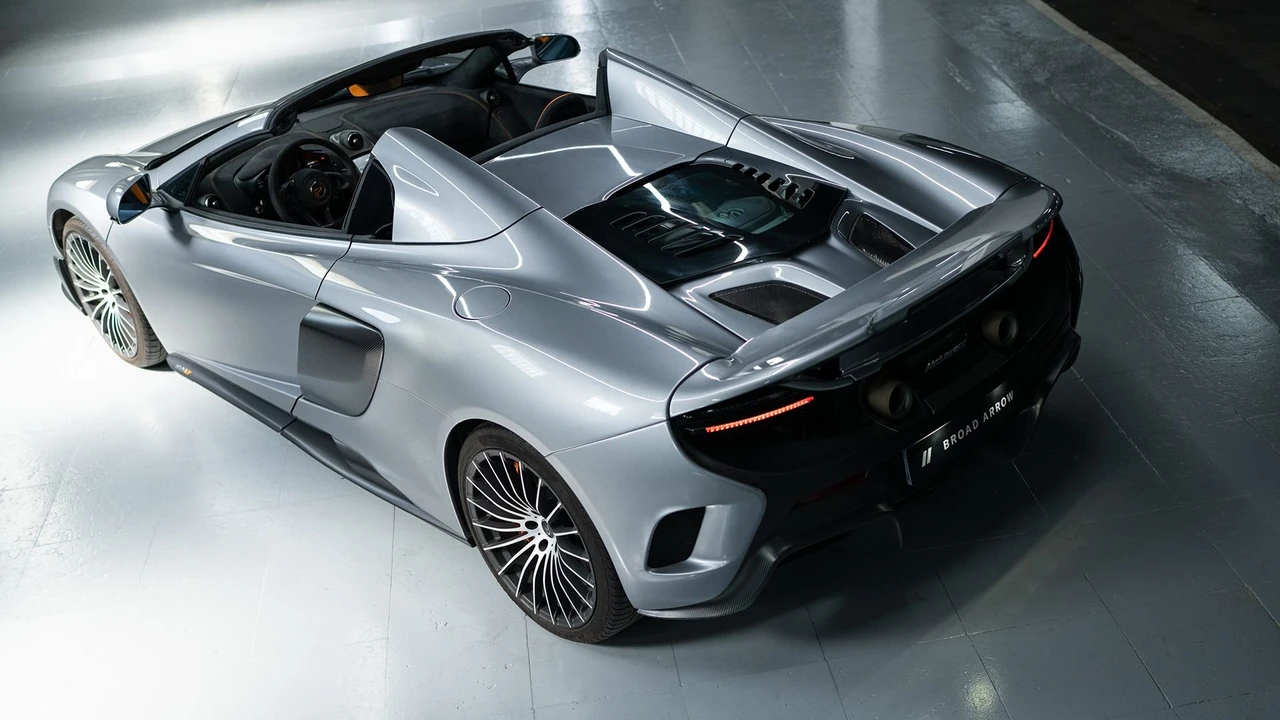 2017 McLaren 675LT Spider - Image 9 of 31