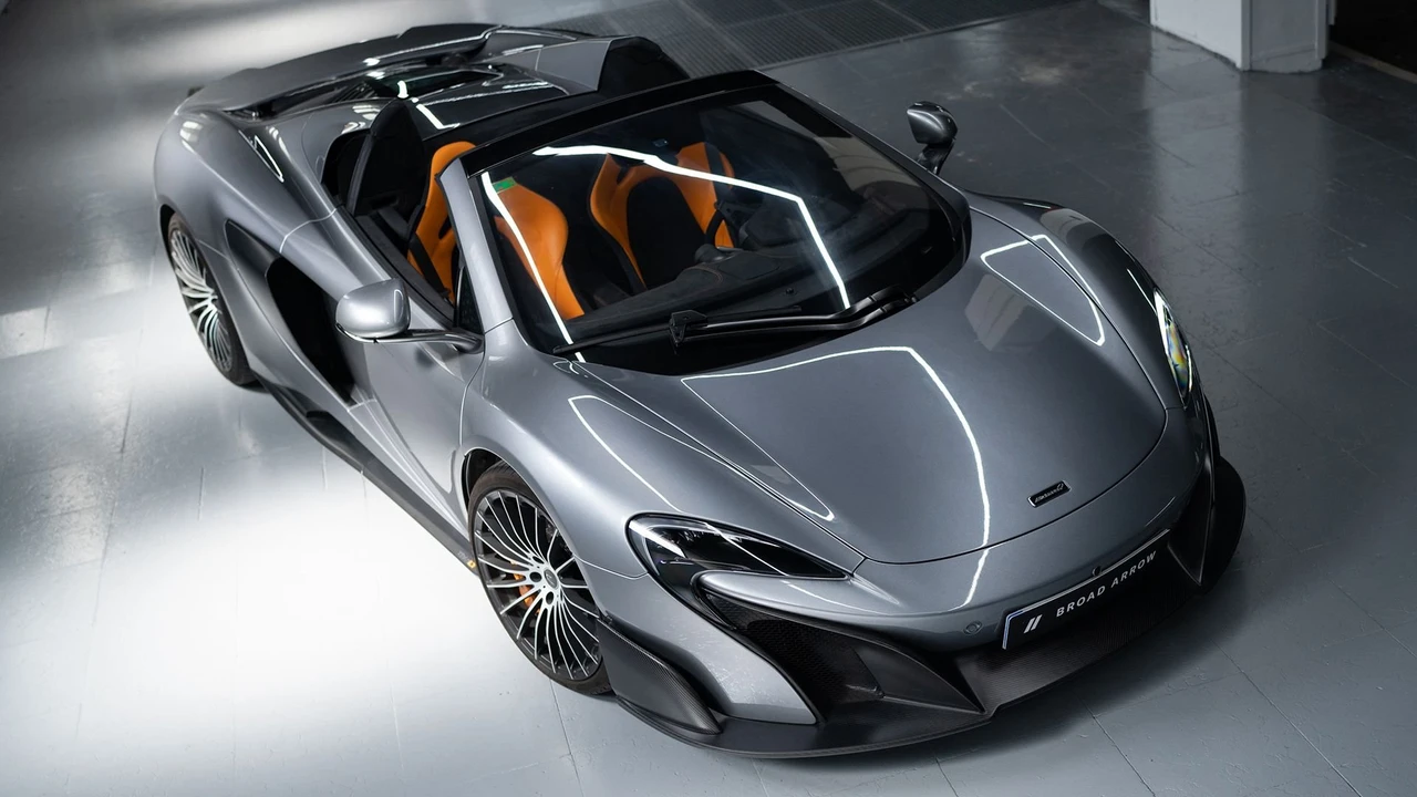 2017 McLaren 675LT Spider - Image 14 of 31