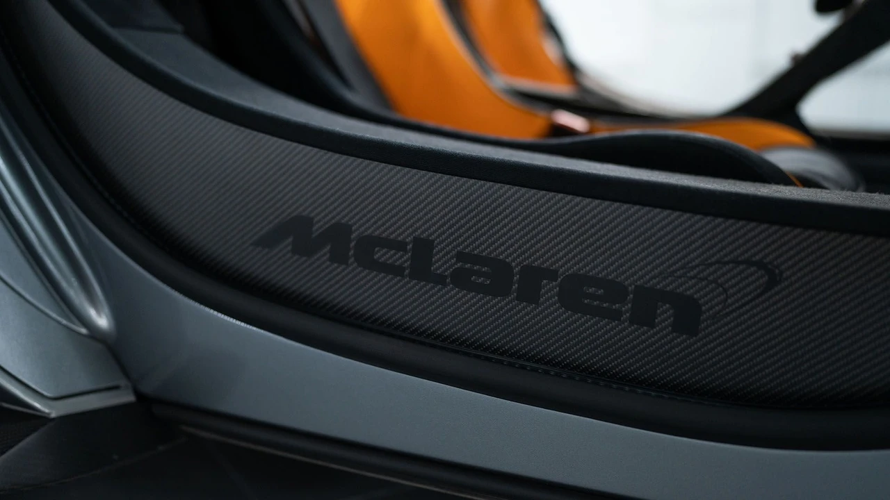 2017 McLaren 675LT Spider - Image 30 of 31