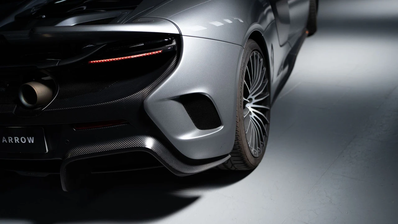 2017 McLaren 675LT Spider - Image 25 of 31