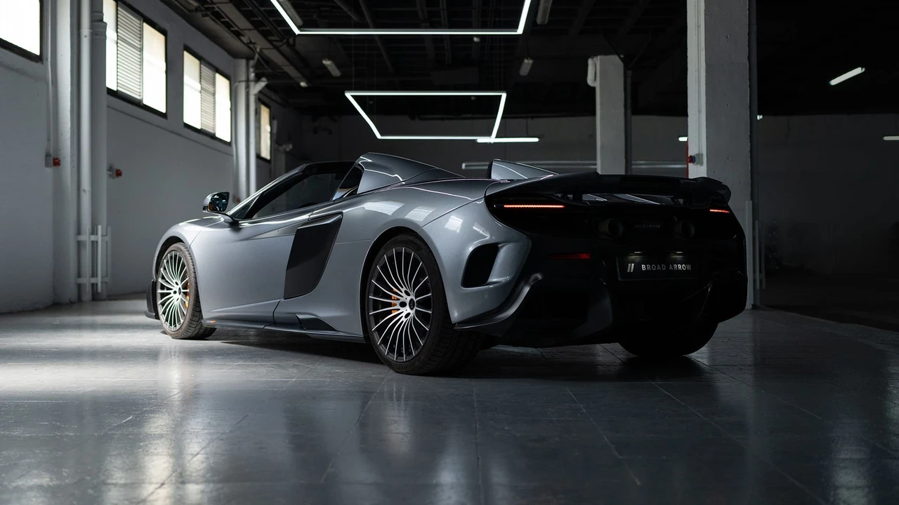 2017 McLaren 675LT Spider - Image 7 of 31