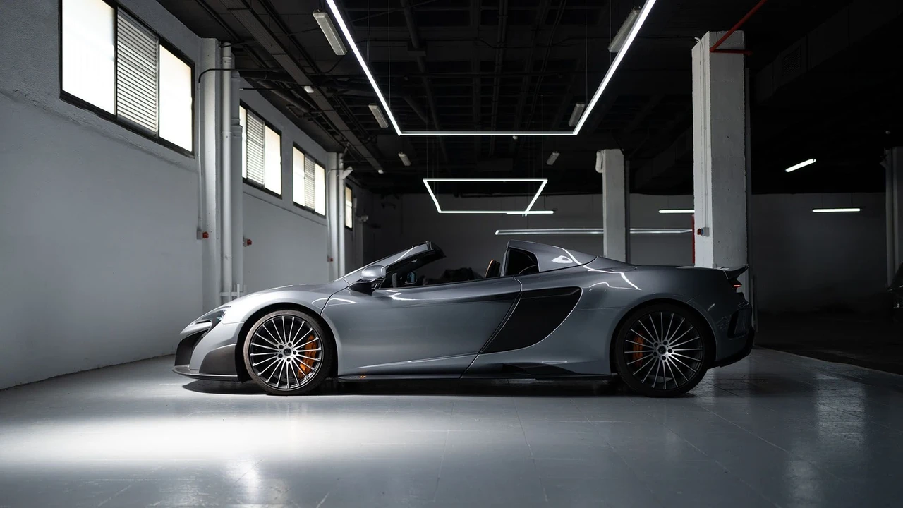 2017 McLaren 675LT Spider - Image 2 of 31