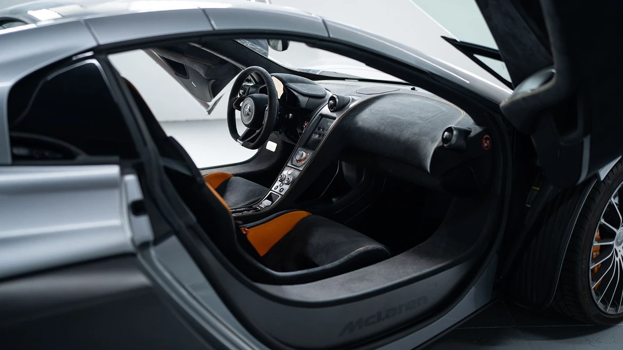 2017 McLaren 675LT Spider - Image 29 of 31