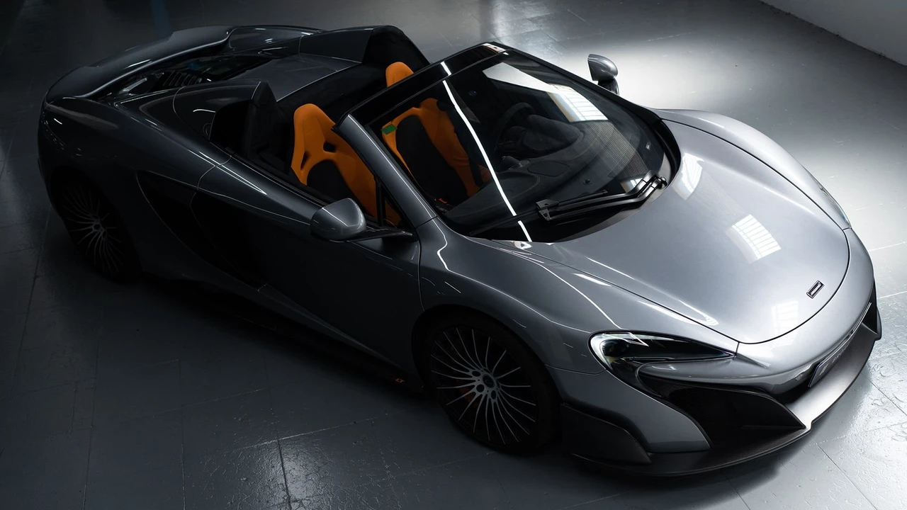 2017 McLaren 675LT Spider - Image 12 of 31