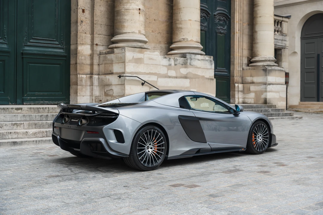 2017 McLaren 675LT Spider - Image 15 of 31