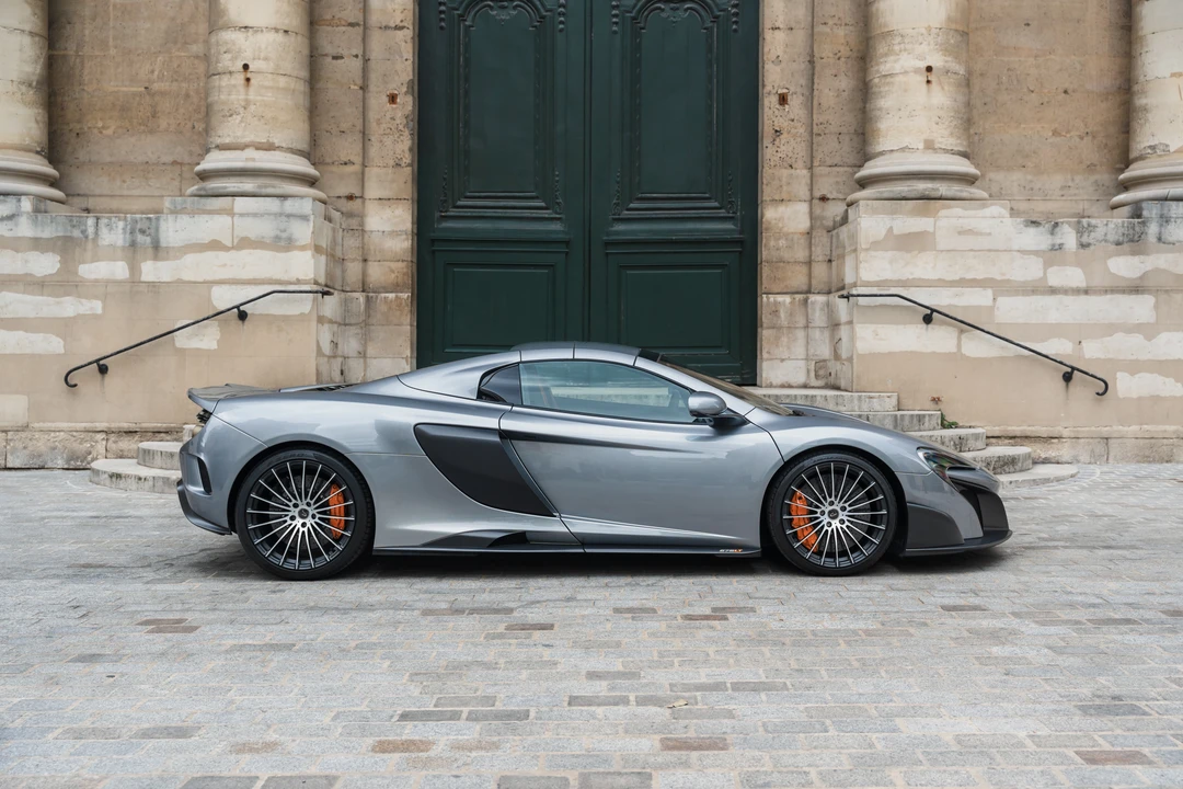 2017 McLaren 675LT Spider - Image 16 of 31