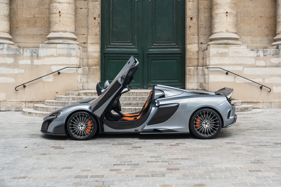 2017 McLaren 675LT Spider - Image 22 of 31