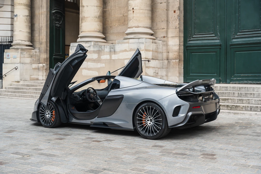 2017 McLaren 675LT Spider - Image 23 of 31