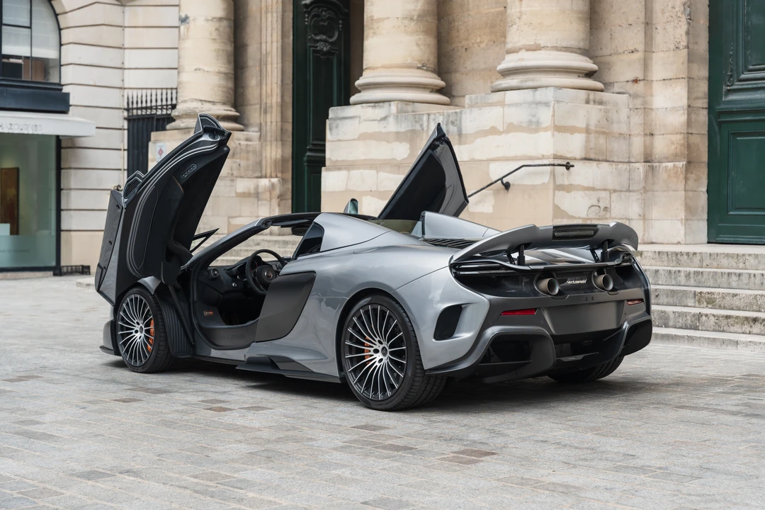 2017 McLaren 675LT Spider - Image 24 of 31