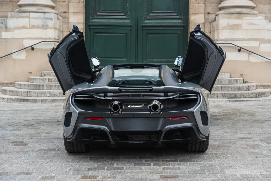 2017 McLaren 675LT Spider - Image 25 of 31