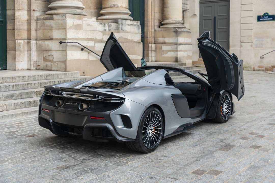 2017 McLaren 675LT Spider - Image 26 of 31