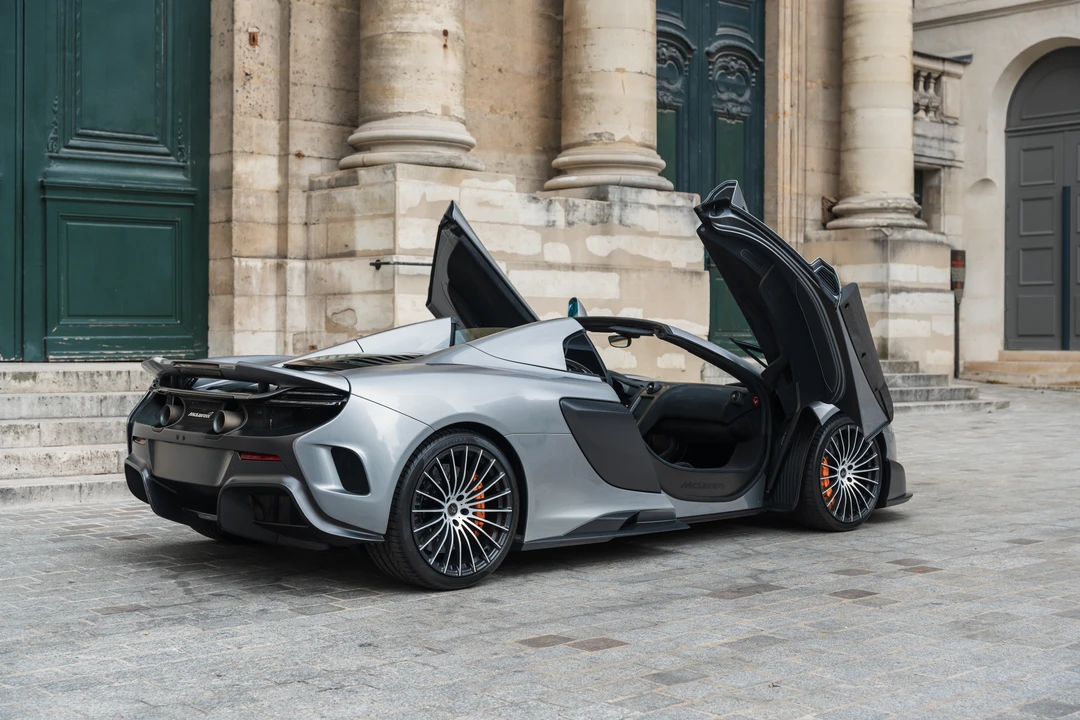 2017 McLaren 675LT Spider - Image 27 of 31