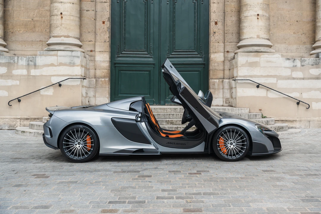 2017 McLaren 675LT Spider - Image 28 of 31