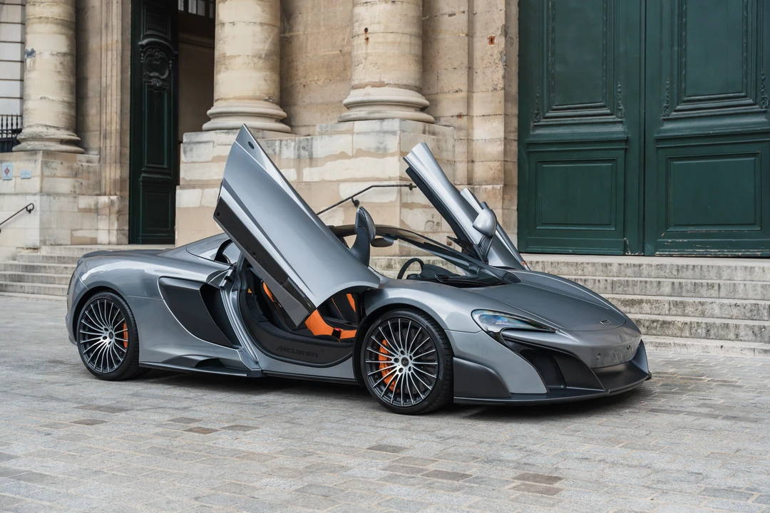 2017 McLaren 675LT Spider - Image 30 of 31