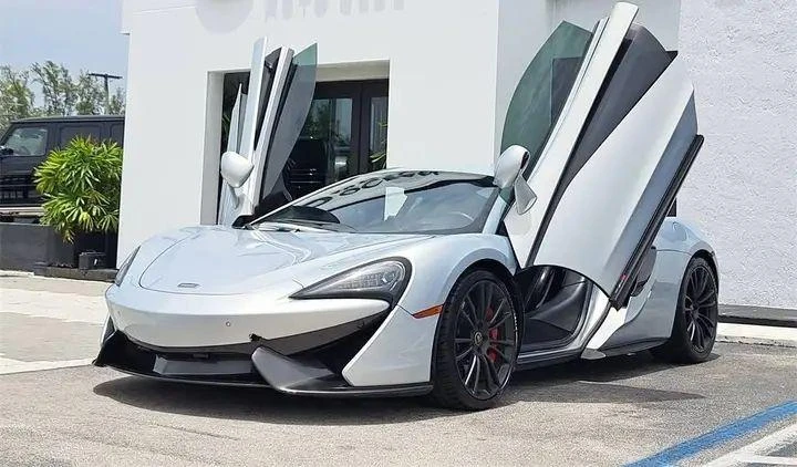 2017 McLaren 570S - Image 2 of 9