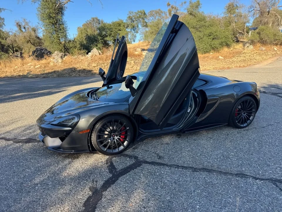 2017 McLaren 570GT - Image 2 of 13